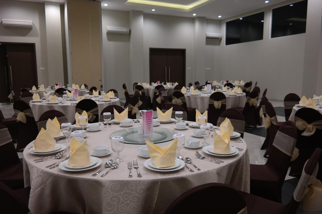 Amantis Hotel Demak Экстерьер фото