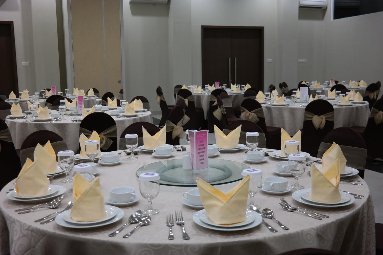 Amantis Hotel Demak Экстерьер фото